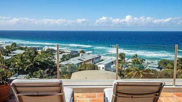 Noosa Luxury Holidays - 9-18 Bryan Street, Sunshine Beach - feature