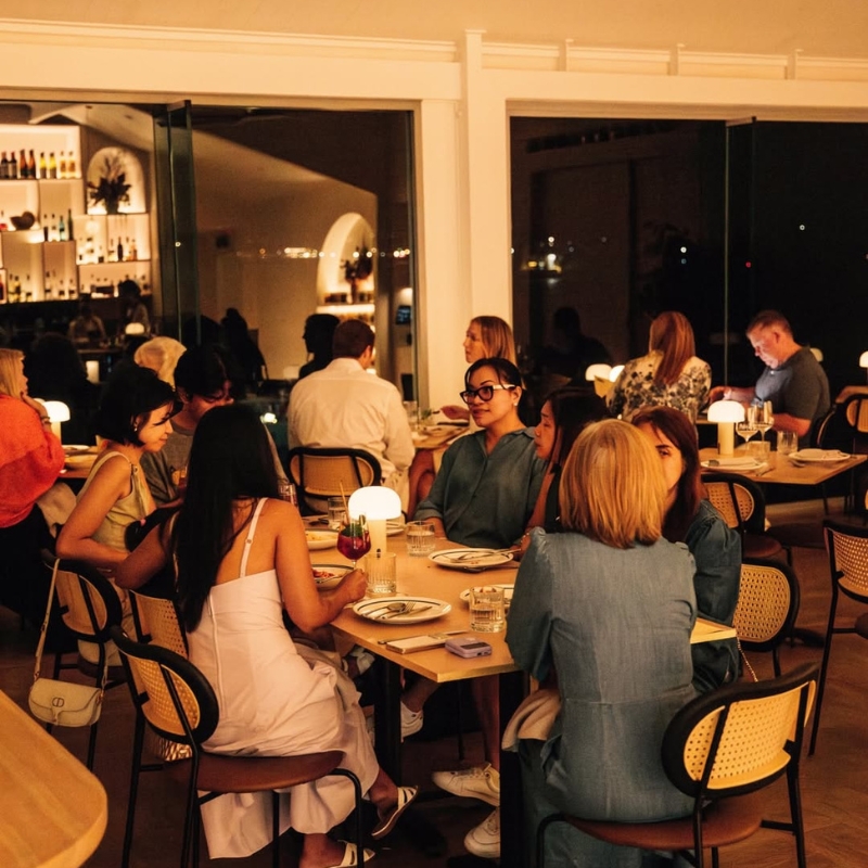 people dining at pelis noosa