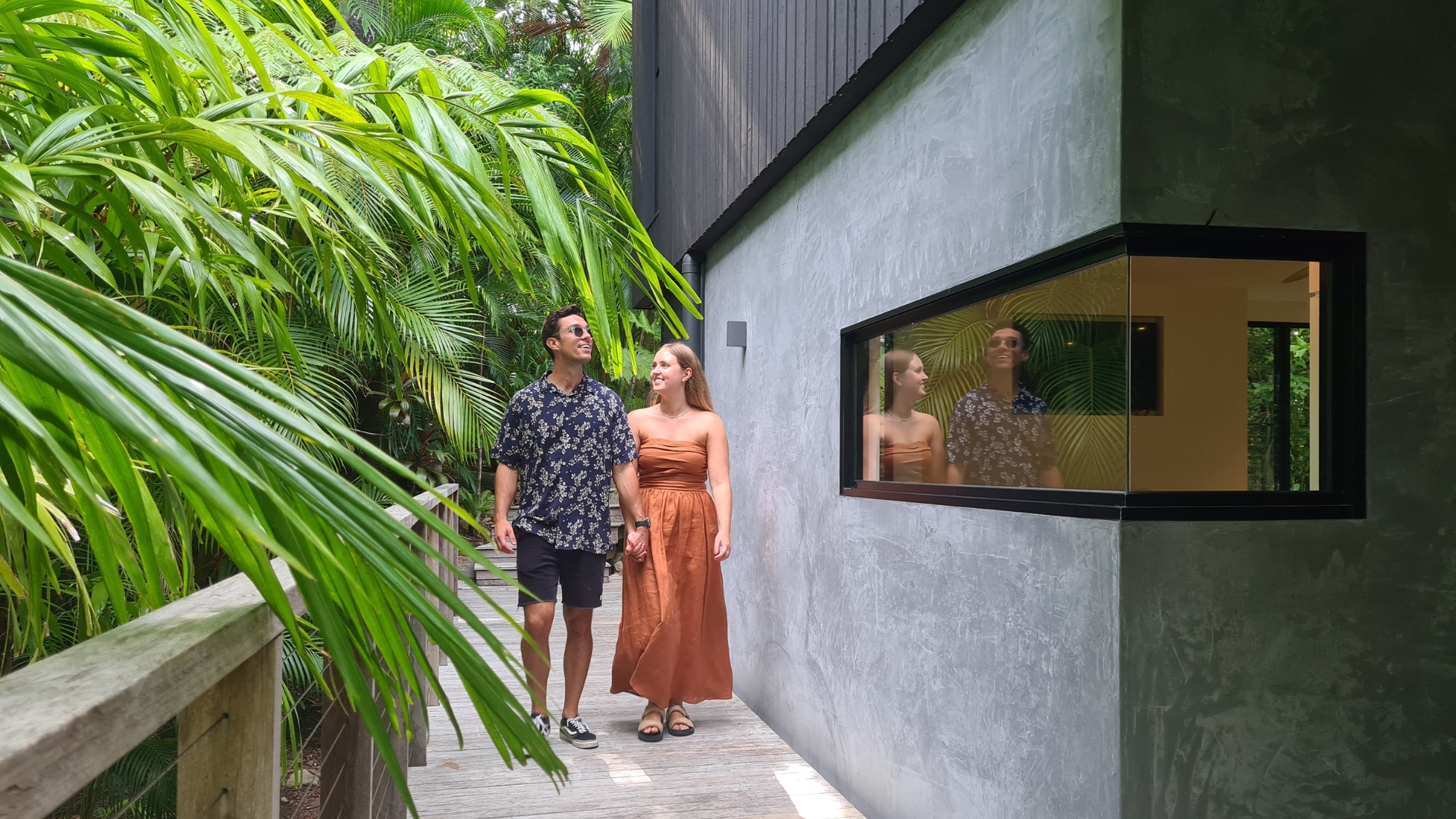 couple walking in noosa accommodation