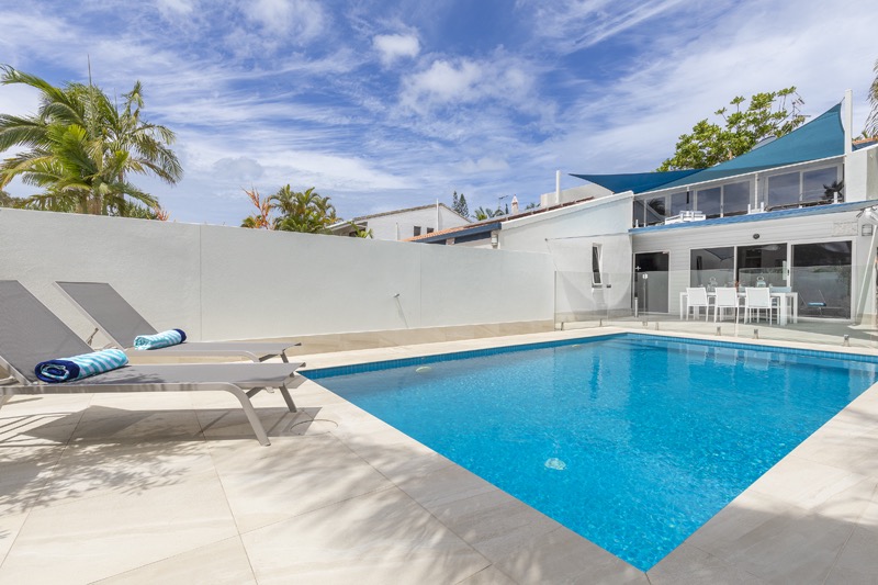 Noosa Luxury Holidays - 2-67 Noosa Parade, Noosa Heads - pool2