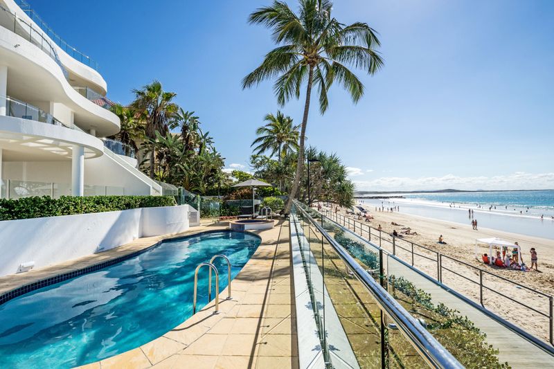 Noosa beach abodes – where you wake to the waves